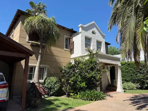 VENTA CASA BARRIO GALÁPAGOS CON JARDÍN 7 AMBIENTES