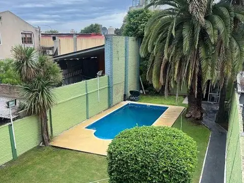 Casa en Venta con 3 cocheras