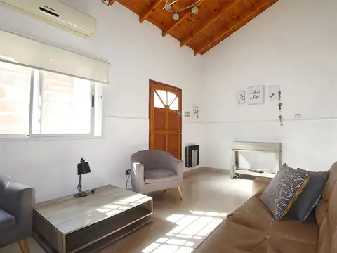 Depto Tipo Casa 3 ambientes con 2 baños