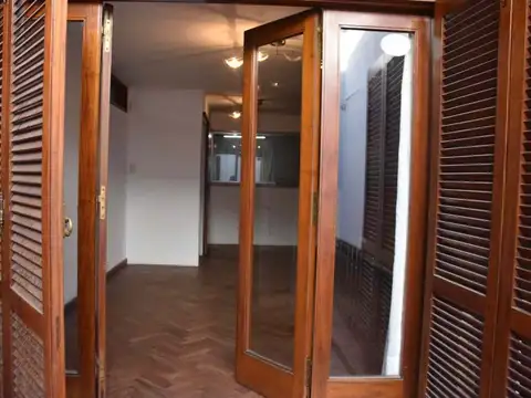 Casa 8 ambientes con 3 baños