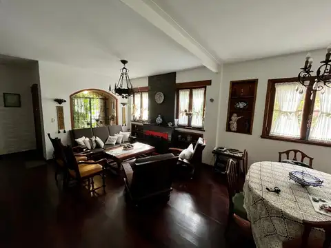 Casa en Venta con 3 cocheras