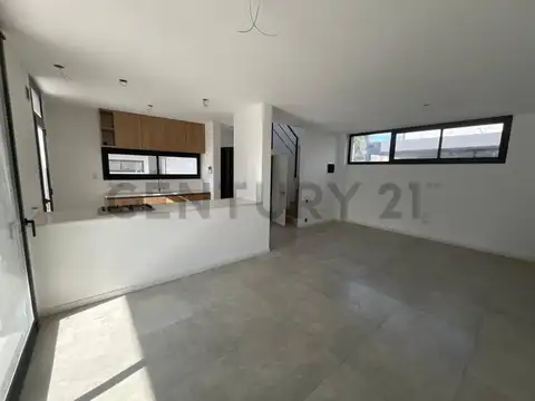 VENTA DE CASA TIPO DÚPLEX COMPLEJO, CITY BELL