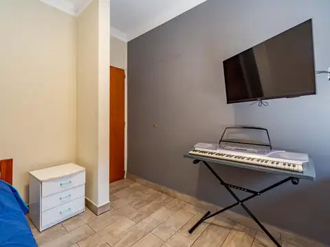 VENTA - Casa de 3 dormitorios   escritorio - Centro, Funes.