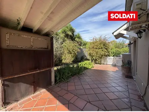 Casa en venta en La Masia -  4 dormitorios  - pileta - apto credito
