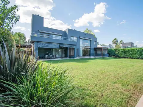 Casa 7 ambientes con 4 baños