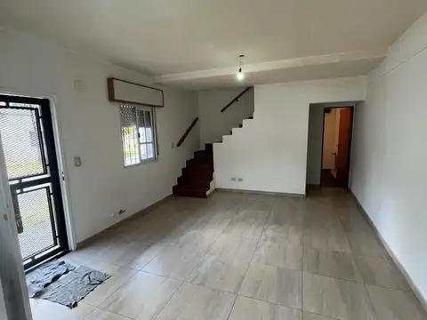 Depto Tipo Casa en Alquiler de 3 ambientes