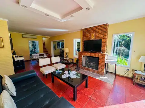 Casa en Venta con 2 cocheras