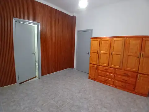 Excelente Dpto. 2 amb. en PB con patio. Luminoso.  Con vista a jardín. Refaccionado a nuevo