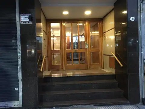 Villa Urquiza Av Triunvirato 4265 a metros de Echeverría 2 ambientes con patio cocina separada a pasos estación Echeverría subte línea B . Expensas increíblemente bajas. Muy buen estado en pleno Centro Comercial