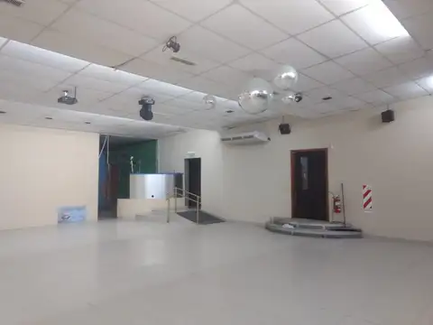 Local en Alquiler Via Púb.