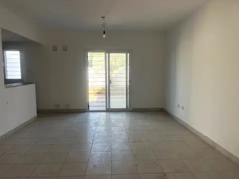Casa 5 ambientes con 1 baño