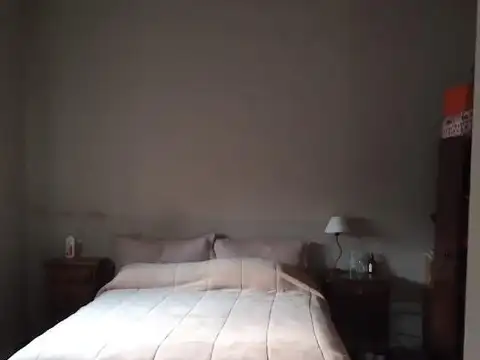 CASA SOBRE LOTE DE 8,66 X 50,00- a 2 CUADRAS DE YRIGOYEN