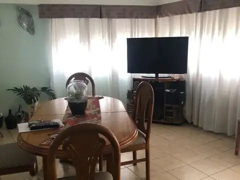 Depto Tipo Casa en Venta de 5 ambientes