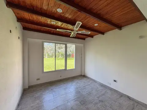 Casa en venta de 1 habitación con gran jardín y pileta en el centro de Funes