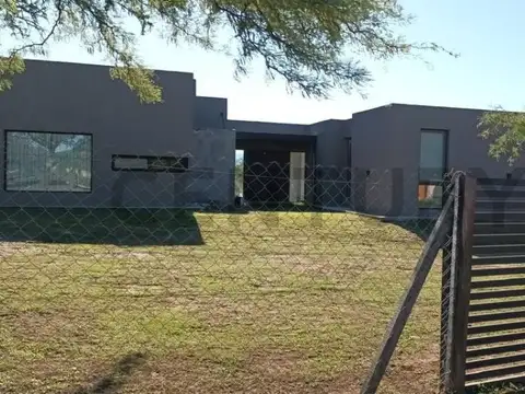 VENTA CASA DE CATEGORIA EN BARRIO CERRADO LA MELINCA