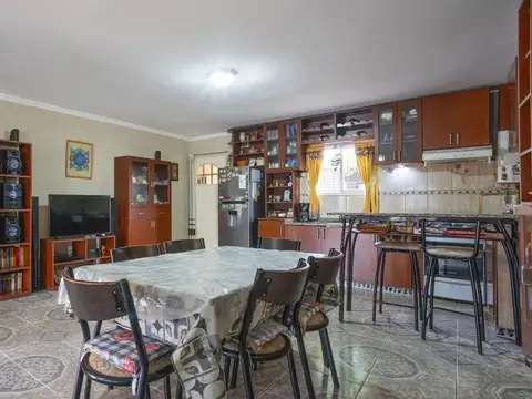 Casa en Venta con 2 cocheras