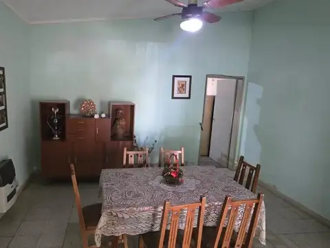 Casa 6 ambientes con 1 baño