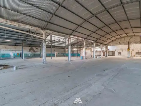 Venta predio suburbano con depósito Barros Blancos