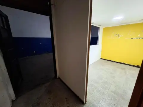 Oficina 4 ambientes con 2 baños