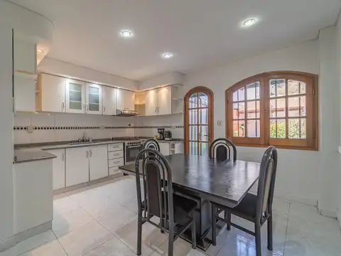 Depto Tipo Casa en Venta en Coghlan, USD 345.000