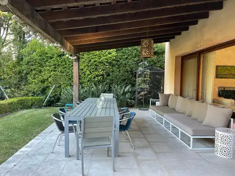 Casa estilo Villa Italiana en alquiler anuañ