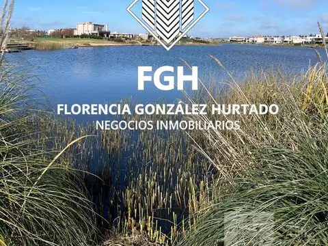 Mega Lote en venta Laguna Naudir con la mejor vista y espejo de agua