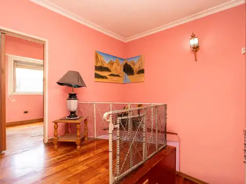 Venta en Flores Casa cinco ambientes. Nuevo Valor