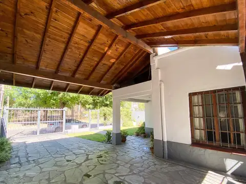 Casa en Venta con 2 cocheras