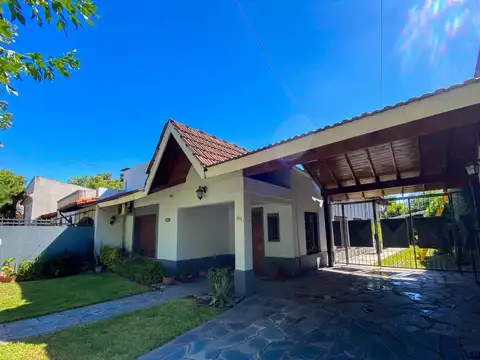 Casa de 5 ambientes con pileta y quincho en Burzaco EXCELENTE  