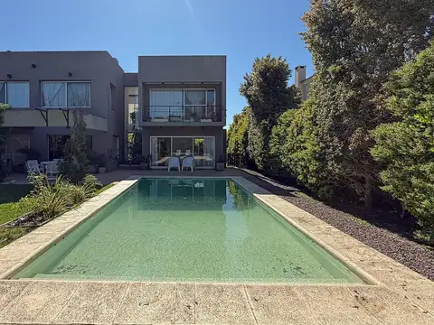 Casa en venta estilo moderno 4 dormitorios Talar Del Lago II