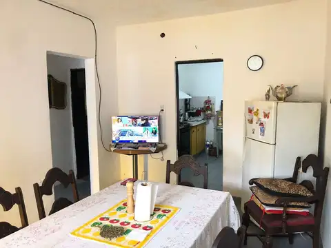 Casa 6 ambientes con 2 baños