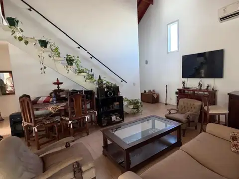 Venta casa 5 ambientes en Los Arces