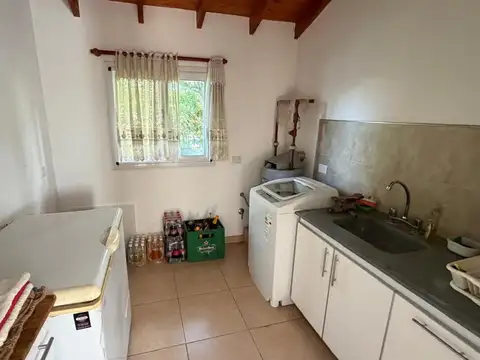 Casa 4 ambientes con 2 baños