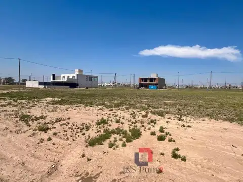 LOTE EN CAMPOS DE MANANTIALES (apto duplex)