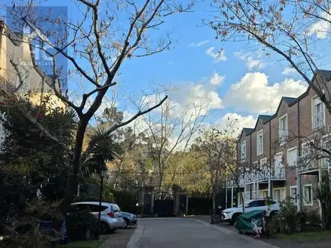 Casa Triplex - Barrio Cerrado - SAN ISIDRO