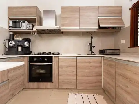 CASA EN VENTA EN DOS PLANTAS EN CASTELAR