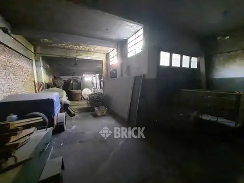 LOTE DE 8.66X49 METROS EN BOUCHARD AL 3200 - 424 M2 DE SUPERFICIE - HOY GALPON Y OFICINA Y PH