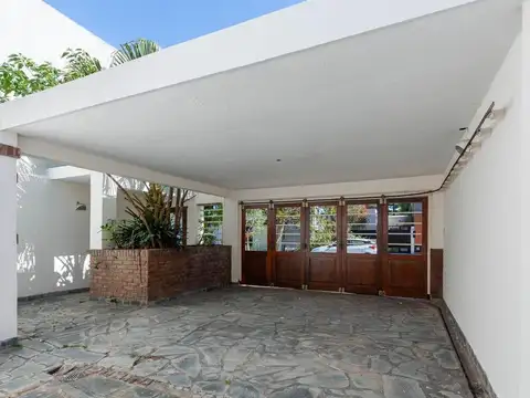 Casa en Venta con 4 cocheras