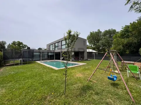 Casa en venta en Villa Elisa, 3 dormitorios