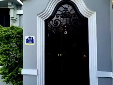 Casa 5 ambientes con 4 baños