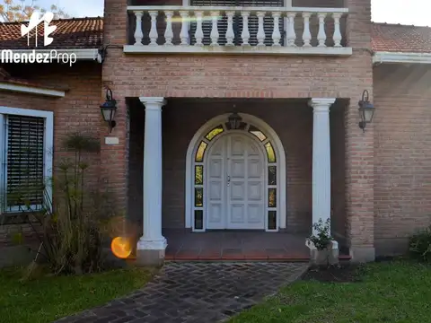 CASA EN VENTA EN BARRIO PARQUE EL TREBOL EZEIZA.