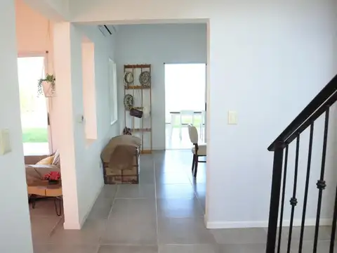 Casa en Alquiler con 2 cocheras