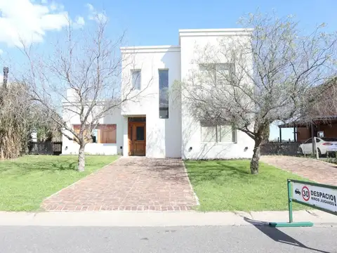 Casa con vista al lago en San Gabriel.