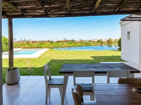 Casa con vista al lago en San Gabriel.