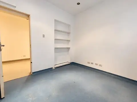 Oficina En Planta Baja Con Patio – Ideal Uso Consultorio
