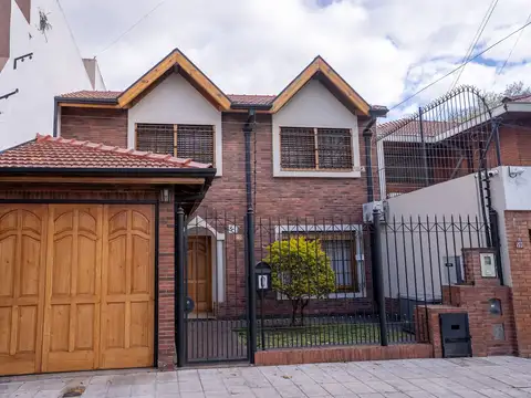 CASA BANFIELD 5 AMBIENTES QUINCHO PILETA JARDIN