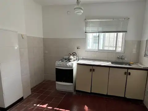 Depto Tipo Casa en Alquiler en Quilmes, $ 750.000