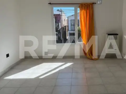 Departamento en Alquiler en Centenario, $ 600.000