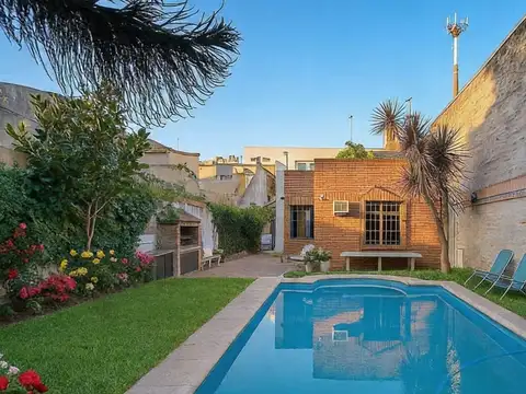 VENTA CASA 5 AMBIENTES CON PILETA PARQUE AVELLANEDA