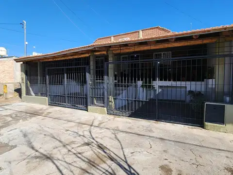 Casa en Venta en Barrio Municipal, Las Heras, Mendoza, Argentina
